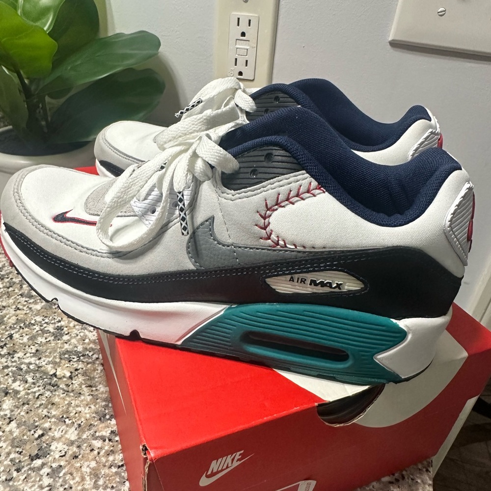 Ken Griffey Jr Air Max 90 Size 7Y
